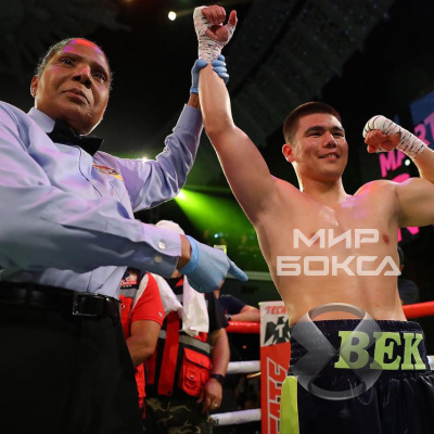 Бектемир Меликузиев успешно дебютировал на профессиональном ринге